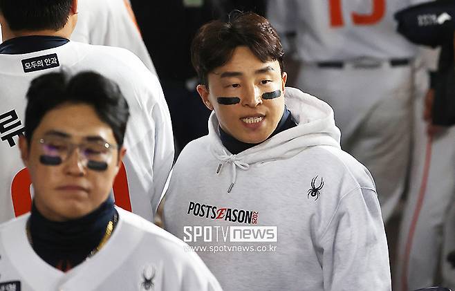 ▲ 실제 한화가 바라는 대가의 수준을 낮추자 영입을 검토한 팀이 있었지만 최종적으로 협상은 타결되지 않았다. 결국 손아섭은 한화가 제시한 1년 1억 원에 도장을 찍고 훗날을 기약했다 ⓒ곽혜미 기자