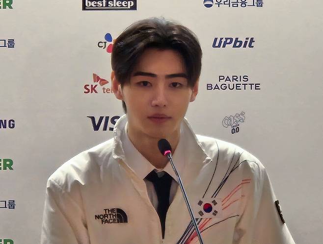 엔하이픈 성훈이 5일(현지시간) 이탈리아 밀라노 빌라 네키 캄필리오에 마련된 코리아하우스에서 열린 기자회견에 참석했다. 연합뉴스