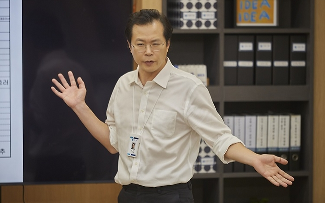 배우 백현진이 예능 ‘직장인들2’에 백 부장으로 출연한 모습. <쿠팡플레이>