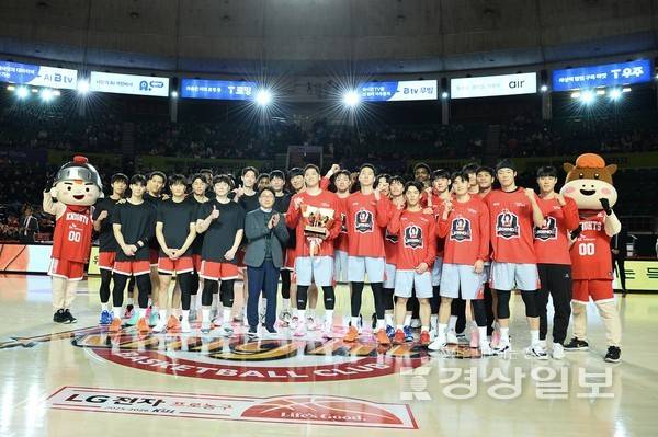 지난 6일 울산 현대모비스 함지훈의 은퇴 투어 첫날 서울 SK나이츠에게 패하며 4연패 수렁에 빠졌다. KBL 제공