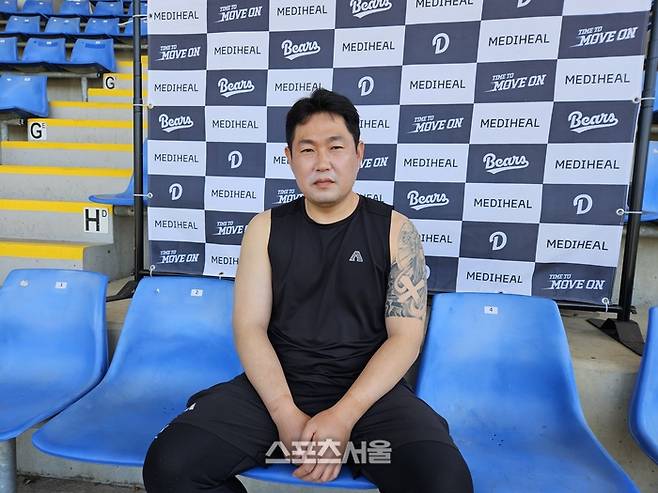 두산 양의지가 6일(한국 시간) 호주 시드니 블랙타운 야구장에서 진행된 스프링캠프서 취재진 인터뷰에 응하고 있다. 시드니 | 강윤식 기자 skywalker@sportsseoul.com