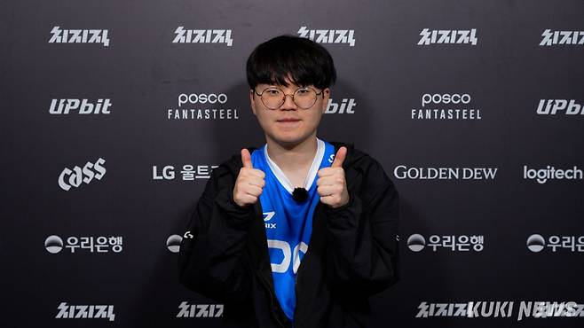 ‘클로저’ 이주현이 6일 서울 종로구 치지직 롤파크 LCK 아레나에서 열린 ‘2026 LCK컵’ 플레이인 1라운드 KT 롤스터와의 경기가 끝난 뒤 쿠키뉴스와 인터뷰를 하고 있다. 쿠키뉴스