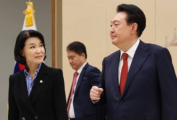 ▲ 이진숙 방통위원장과 윤석열 전 대통령. ⓒ연합뉴스