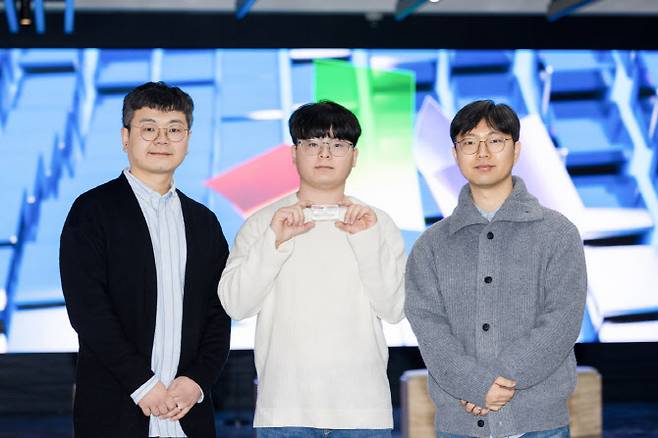 주요 연구진 사진.(왼쪽부터 김주현 화학연 박사, 최성욱 학생연구원, 유재범 충남대 교수.(사진=한국화학연구원)