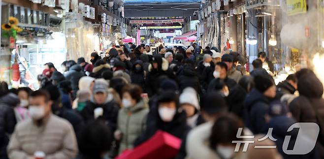 설 연휴를 앞둔 8일 서울 동대문구 청량리종합시장이 시민들로 북적이고 있다.. 2026.2.8 ⓒ 뉴스1 박지혜 기자