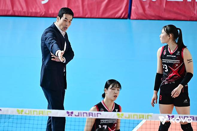 정관장 고희진 감독과 박여름. 제공 | 한국배구연맹
