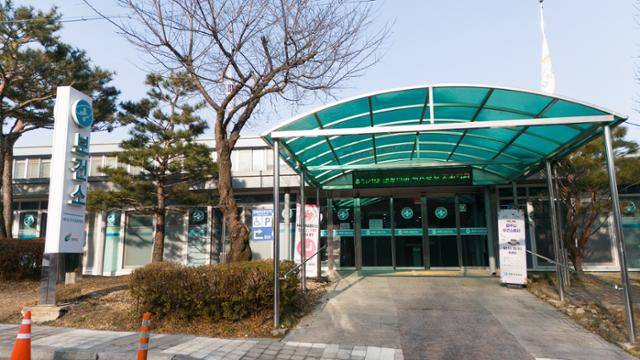 의사 보건소장을 못 찾아 소장 공백사태가 이어지고 있는 여주시보건소. 여주시 제공