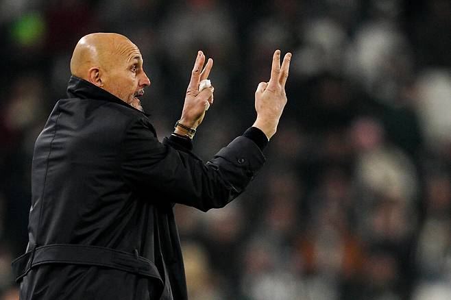 ▲ 아탈란타-라치오전에서 심판의 판정에 분노한 루치아노 스팔레티 유벤투스 감독. ⓒ연합뉴스/AFP