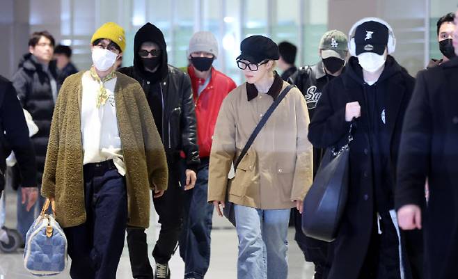 그룹 방탄소년단이 해외 일정을 마치고 9일 오후 인천국제공항을 통해 귀국하고 있다.(사진=뉴스1)