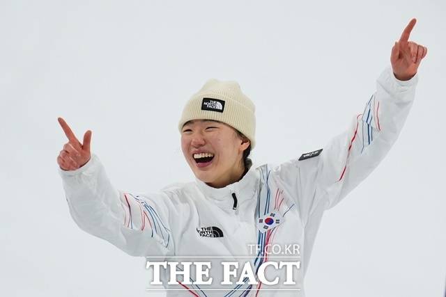 유승은은 10일(한국시간) 이탈리아 리비뇨 스노파크에서 열린 2026 밀라노·코르티나 동계올림픽 여자 스노보드 빅에어 결선에서 총점 171점을 기록하며 동메달을 차지했다. /리비뇨=AP.뉴시스