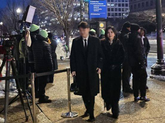 이부진 호텔신라 사장이 지난달 28일(현지시간) 미국 워싱턴DC 국립아시아예술박물관에서 열린 '이건희 컬렉션' 갈라 행사장에 들어서고 있다. 연합뉴스