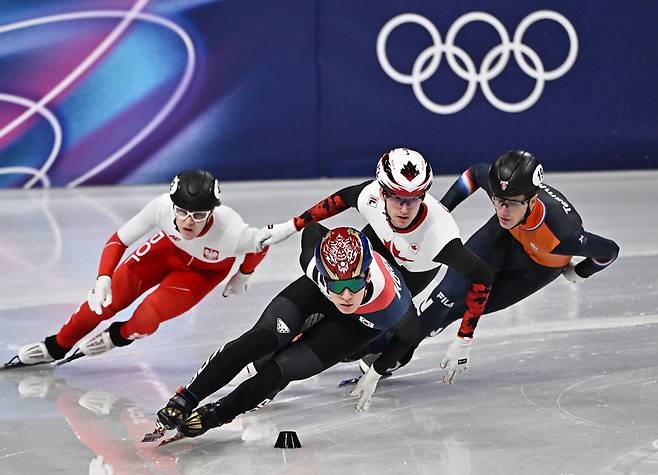 10일 이탈리아 밀라노 아이스스케이팅 아레나에서 쇼트트랙 남자 1000m 예선이 열렸다. 힘차게 질주하는 황대헌. / 송정헌 스포츠조선 기자