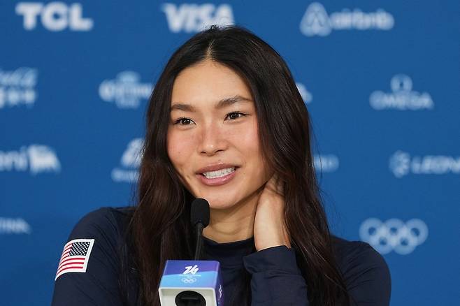 미국의 클로이 김이 9일 열린 2026 밀라노·코르티나담페초 동계올림픽 기자회견에서 소감을 말하고 있다. AP=연합뉴스