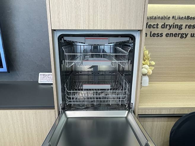 '보쉬 쇼룸'에 전시된 보쉬 프리미엄 빌트인 식기세척기. 사진=박상경 한경닷컴 수습기자