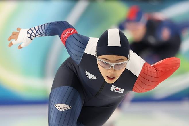 10일(한국시간) 이탈리아 밀라노 스피드스케이팅 스타디움에서 열린 2026 밀라노-코르티나담페초 동계올림픽 스피드스케이팅 여자 1000m 경기에서 이나현이 트랙을 질주하고 있다. 연합뉴스