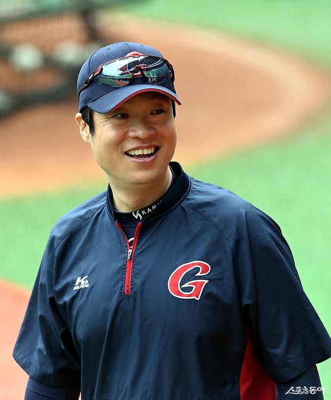허문회 전 롯데 감독이 샌디에이고 송성문의 MLB 도전을 돕는다. 스포츠동아DB