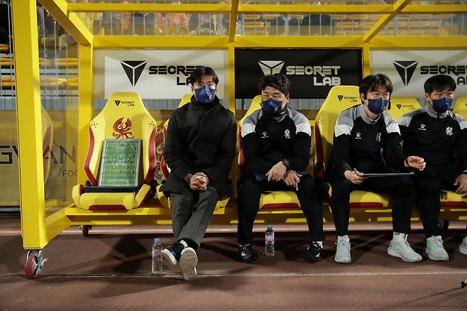 2022년 광주를 이끌었던 이정효 감독과 이정규 수석코치(왼쪽부터). 사진제공|한국프로축구연맹