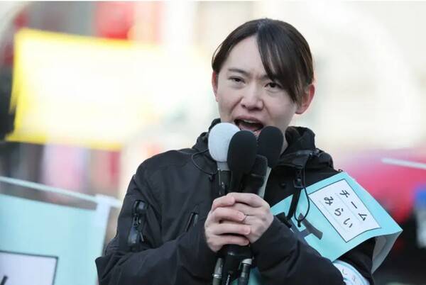 지난 1월 27일 도쿄 시부야에서 유세를 벌이고 있는 안노 다카히로(35) '팀 미라이(미래) 대표. '마이니치신문 2월 10일
