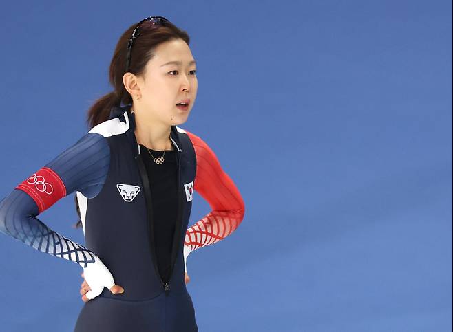 <yonhap photo-0993=""> 아쉬워하는 김민선 (밀라노=연합뉴스) 이지은 기자 = 9일(현지시간) 이탈리아 밀라노 스피드스케이팅 스타디움에서 열린 2026 밀라노-코르티나담페초 동계올림픽 스피드스케이팅 여자 1,000m 경기에서 김민선이 질주한 뒤 숨을 고르고 있다. 2026.2.10 jieunlee@yna.co.kr/2026-02-10 03:55:00/ <저작권자 ⓒ 19802026 ㈜연합뉴스. 무단 전재 재배포 금지, AI 학습 및 활용 금지></yonhap>