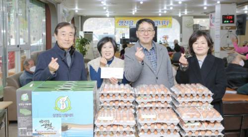 ◇횡성군 11일 군사회복지협의회와 함께 지역 내 사회복지시설 방문해 입소자들의 안부 묻고 시설종사자 노고를 격려하는 등 현장 위문활동과 복지지원활동을 펼쳤다.