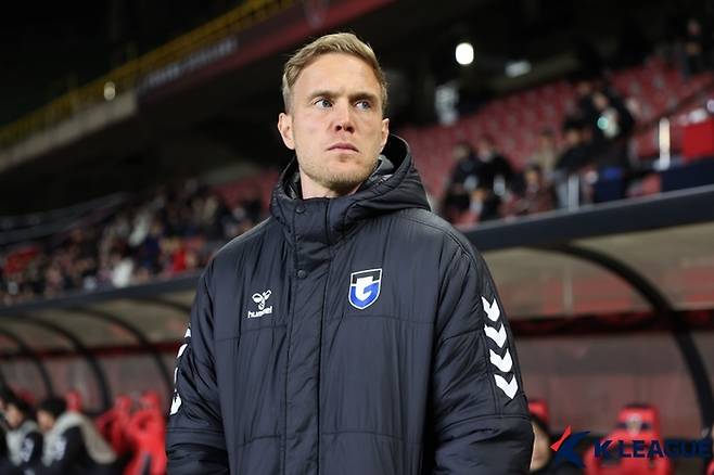 감바 오사카 옌스 비싱 감독. 사진 | 한국프로축구연맹