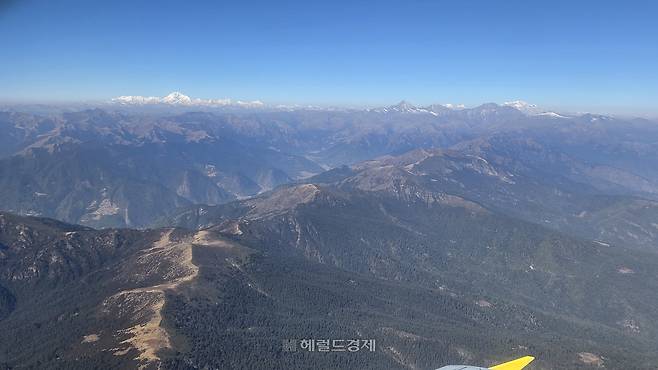 비행기에서 내려다본 히말라야