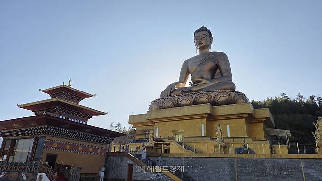 부탄 수도 팀푸 쿠엔셀포드랑 언덕의 ‘붓다 도르덴마’