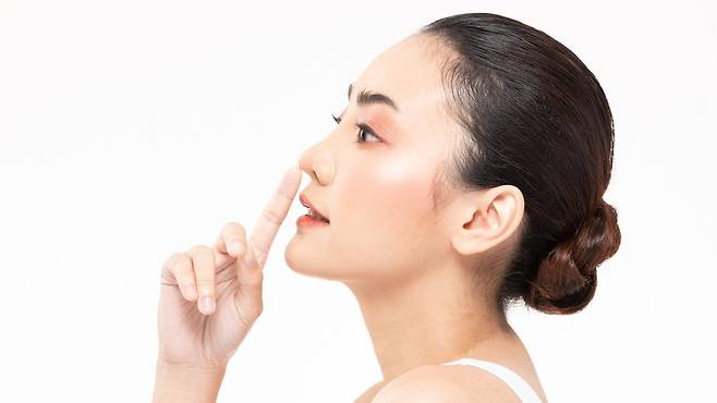 만성 코막힘에 코 모양도 고민이라면 '기능 코성형'을 고려해 볼 수 있다|출처: 게티이미지뱅크