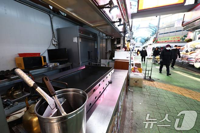 서울 시내의 전통시장이 한산한 모습. 2025.12.30 ⓒ 뉴스1 김민지 기자