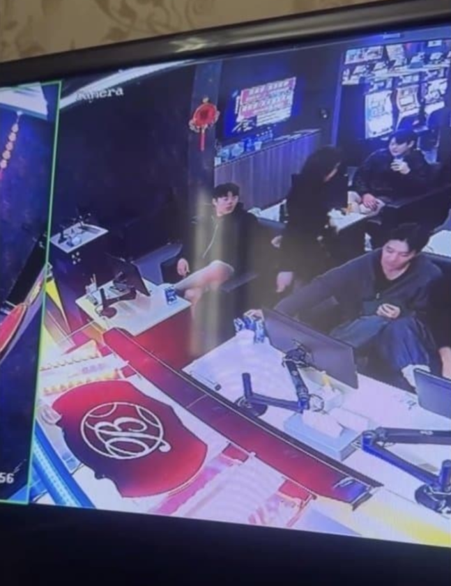 롯데 선수들이 때아닌 도박 파문에 놓였다. 사진 | 온라인 커뮤니티