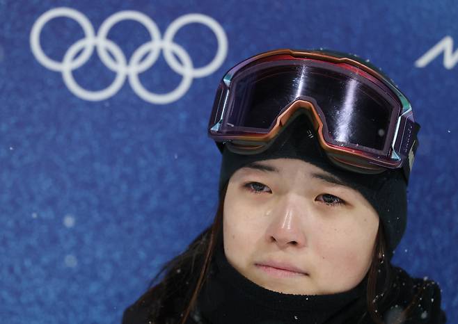 눈물 한 방울
(리비뇨=연합뉴스) 신준희 기자 = 12일(현지시간) 이탈리아 리비뇨 스노파크에서 열린 2026 밀라노-코르티나담페초 동계올림픽 스노보드 여자 하프파이프 결승에서 최가온이 3차시기 성적을 기다리며 눈물을 흘리고 있다. 2026.2.13>