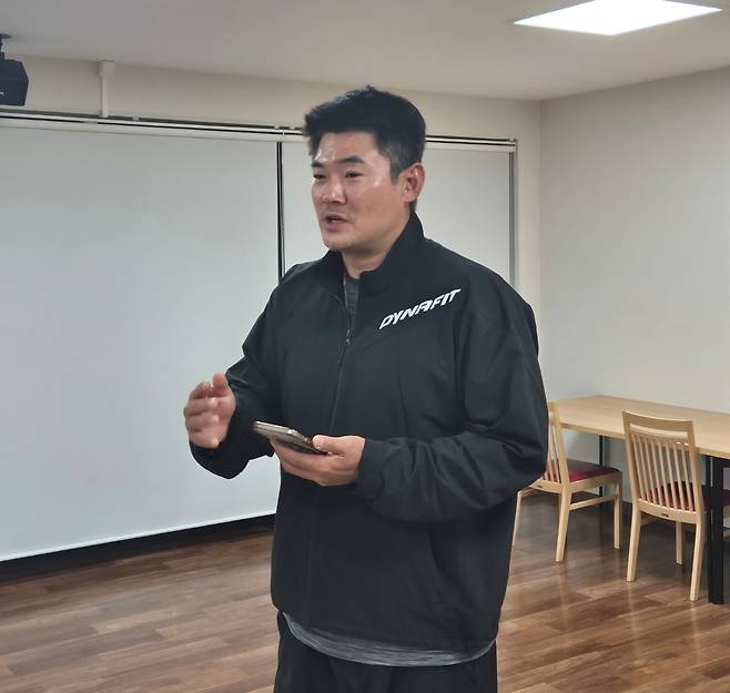 멘토링에 나선 SSG 노경은. 사진제공=SSG 랜더스