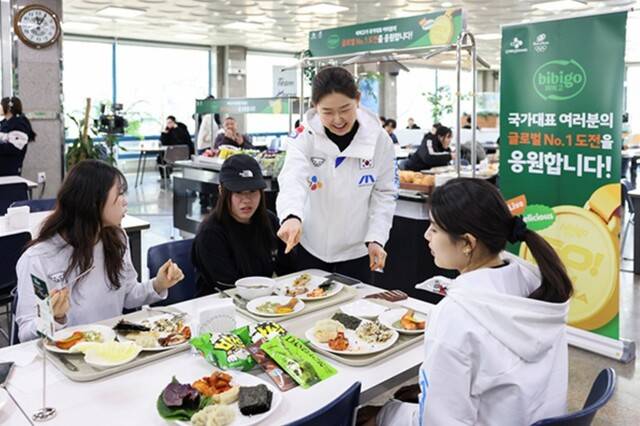 2026년은 굵직한 글로벌 스포츠 이벤트가 연중 이어지는 '메가 스포츠의 해'다. 이에 발맞춰 기업들은 브랜드 가치와 정체성을 자연스럽게 스며들게 하는 체험·참여 기반의 활동을 선보이며, 올림픽을 '브랜드 경험 확장' 기회로 활용하고 있다. /CJ제일제당