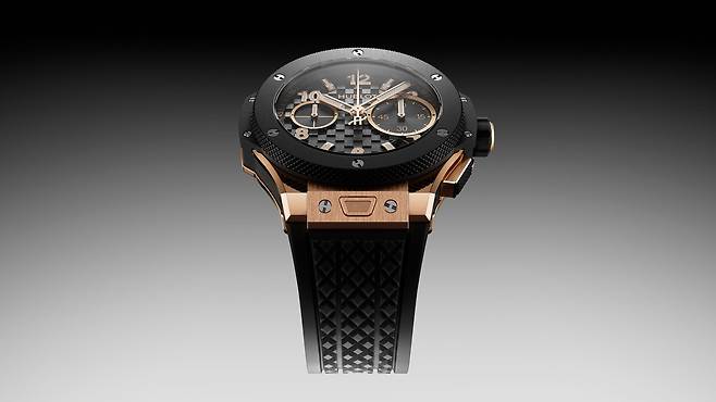 위블로 자체 합금인 킹 골드(케이스)와 블랙 세라믹(베젤)을 결합한 '빅뱅 오리지널 유니코 킹 골드 세라믹' 모델. 사진 위블로