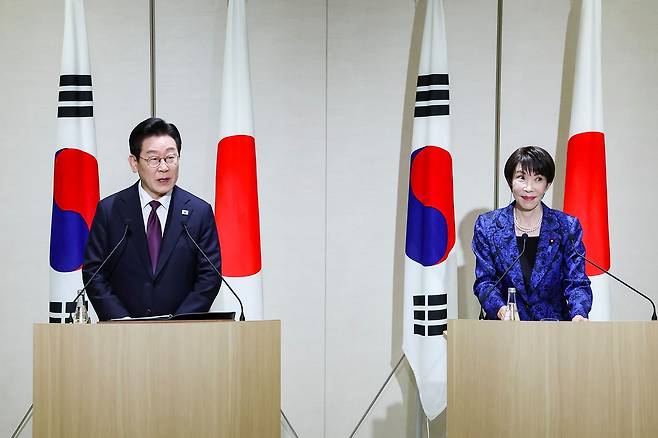 이재명 대통령과 다카이치 사나에 일본 총리가 지난 1월 13일 일본 나라현 회담장에서 공동언론발표를 하고 있다. 청와대사진기자단