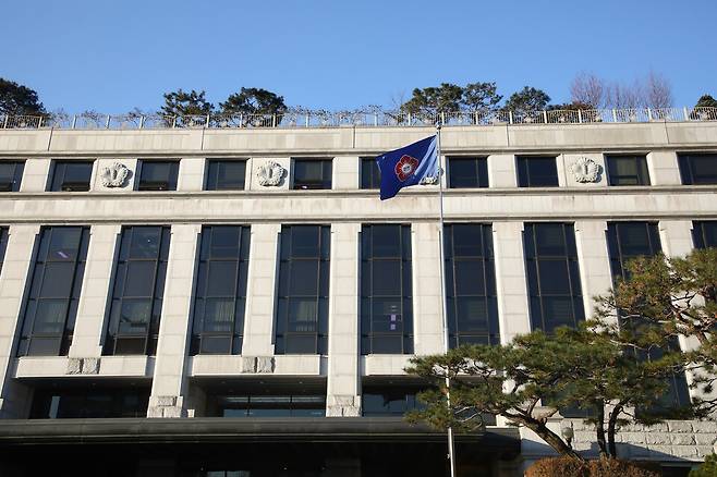 헌법재판소가 더불어민주당의 사법 개혁안 관련 "재판소원이 헌법에 위반된다는 의견, 권력분립 원칙에 반한다거나 사법권 독립을 침해한다는 주장은 헌법상 근거를 찾을 수 없다"고 밝혔다. 사진은 서울 종로구 소재 헌법재판소 전경. ⓒ시사저널 임준선