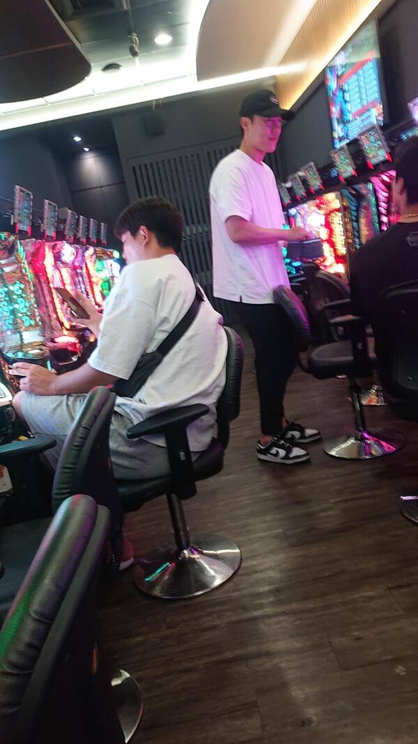타이완 현지 커뮤니티에 게재됐던 롯데 선수단 도박장 방문 의혹 사진(사진=PTT 화면 갈무리)