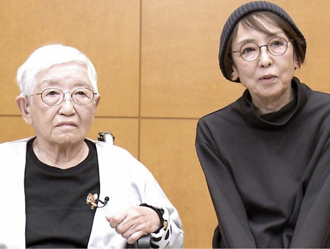 96세 모리타 후미코씨(왼쪽)와 딸 교코씨. 닛테레.
