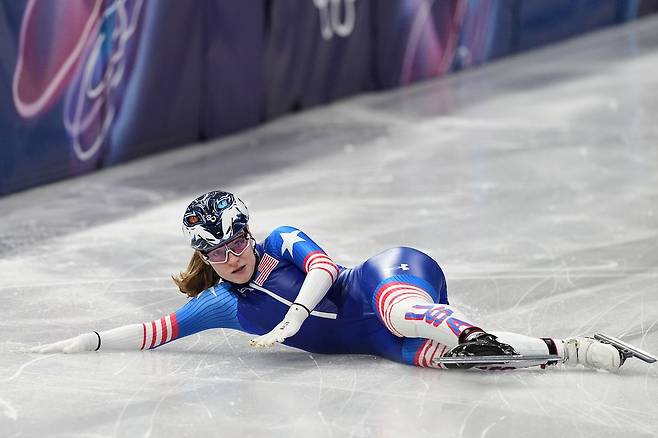 여자 500m 경기에서 넘어진 미국의 코린 스토더드. AP=연합뉴스