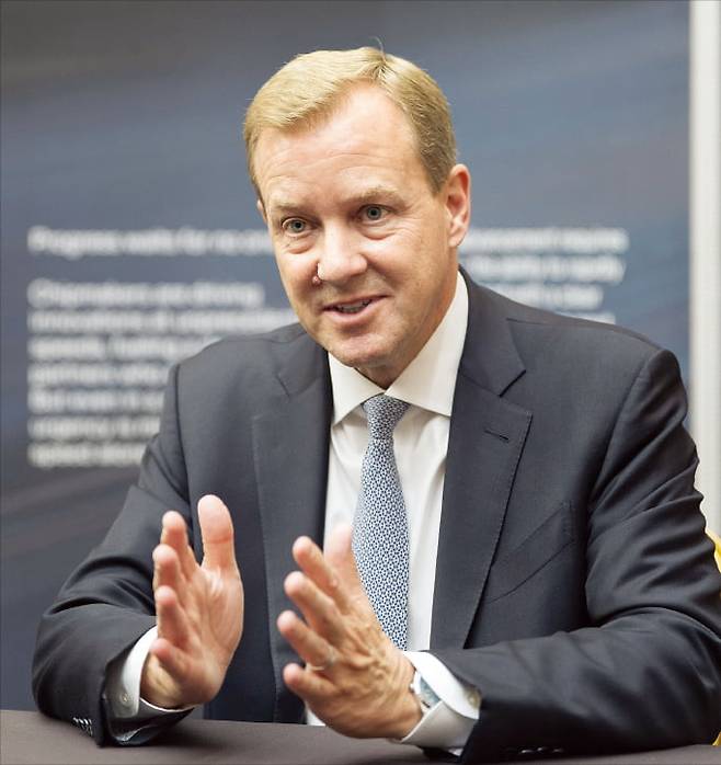 팀 아처 램리서치 최고경영자(CEO)가 한국경제신문과의 인터뷰에서 램리서치의 성장 전략을 이야기하고 있다. 한경DB