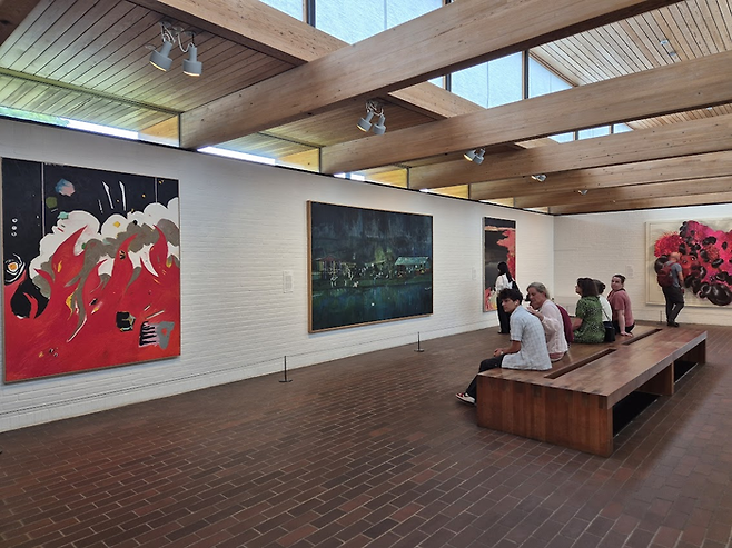 헤롤드 엔카트와 피터 도이그가 걸려 있다. ©김슬기