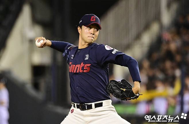 롯데 자이언츠 투수 윤성빈이 '팬그래프'가 발표한 메이저리그(MLB) 국제 유망주 순위표에서 김도영(KIA), 문동주, 강백호(이상 한화), 김주원(NC), 안우진(키움)에 이은 43위로 이름을 올렸다. 한화 정우주(44위), 두산 베어스 김택연(45위)보다 높은 순위다. 엑스포츠뉴스 DB
