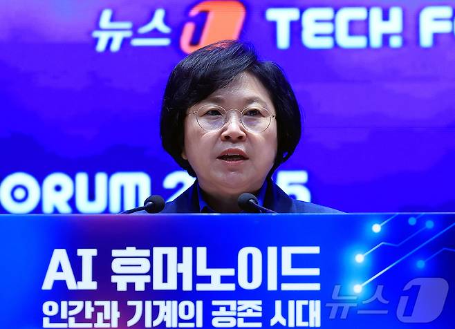 김현 더불어민주당 의원이 2025년 7월 10일 오전 서울 여의도 한국거래소 컨퍼런스홀에서 'AI 휴머노이드, 인간과 기계의 공존 시대'를 주제로 열린 2025 뉴스1 테크포럼(NTF)에서 축사 하고 있는 모습. 2025.7.10 ⓒ 뉴스1 박정호 기자