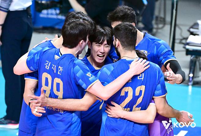 우리카드가 15일 장충체육관에서 열린 OK저축은행과 홈 경기에서 승리, 3연승을 이어갔다. (KOVO 제공)