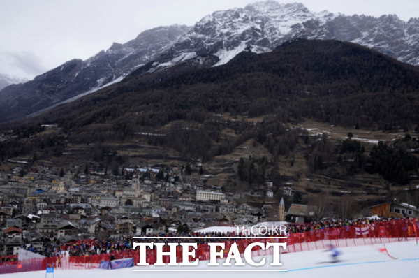 정동현이 14일(현지 시간) 이탈리아 보르미오 스텔비오 스키 센터에서 열린 2026 밀라노코르티나담페초 동계 올림픽 알파인스키 남자 대회전 경기를 펼치고 있다. /뉴시스