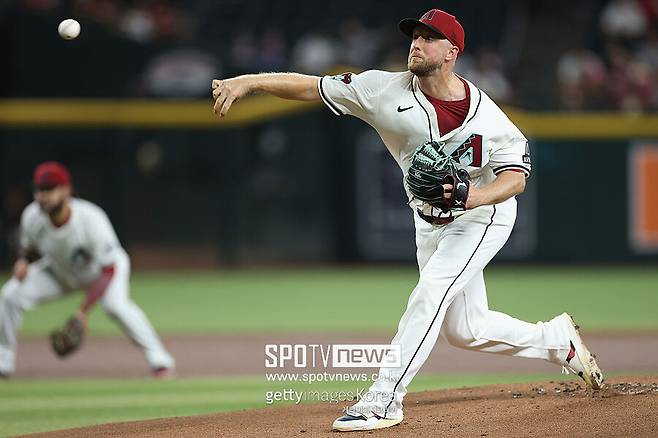 ▲ KBO리그 역대 최고의 역수출 신화로 공인되고 있는 메릴 켈리는 올 시즌을 앞두고 자신이 가장 큰 애정을 보여주고 있는 애리조나와 2년 4000만 달러에 계약해 다시 애리조나로 돌아왔다