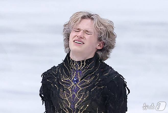 미국 피겨선수 일리야 말리닌이 13일(현지시간) 이탈리아 밀라노 아이스 스케이팅 아레나에서 열린 2026 밀라노·코르티나담페초 동계올림픽 피겨 스케이팅 남자 싱글 프리 스케이팅에서 연기를 마친 후 아쉬워하고 있다. 2026.2.14 ⓒ 뉴스1 김성진 기자