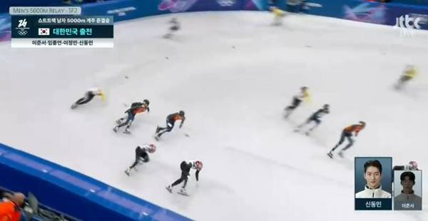 1위를 질주하는 한국 남자 쇼트트랙 계주 대표팀. ⓒJTBC