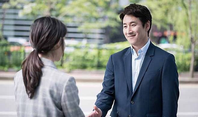 “아무것도 아니다” 박동훈의 대사는 직업이 존재를 결정하지 않는다는 강력한 해방감을 선사한다. ‘나의 아저씨’ 화면 캡처