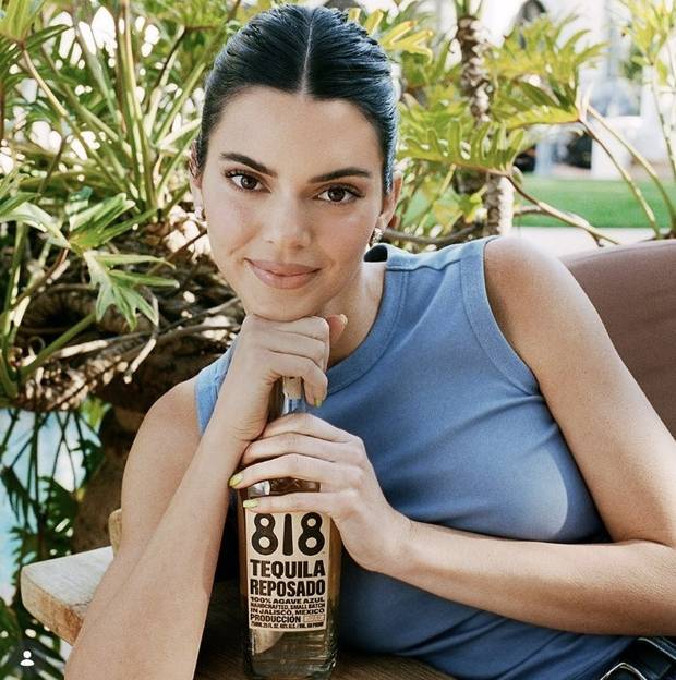 미국의 유명 모델인 켄달 제너가 론칭한 데킬라 818. 켄달 제너 인스타그램